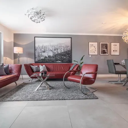 - Design & Style - Modern House With Terrace & Garden Nyaraló