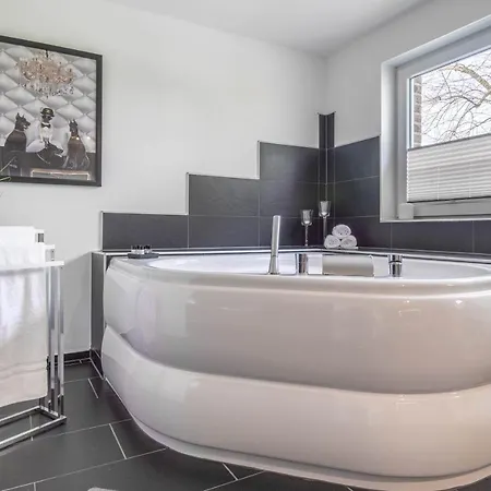 - Design & Style - Modern House With Terrace & Garden Wesel (North Rhine-Westphalia)