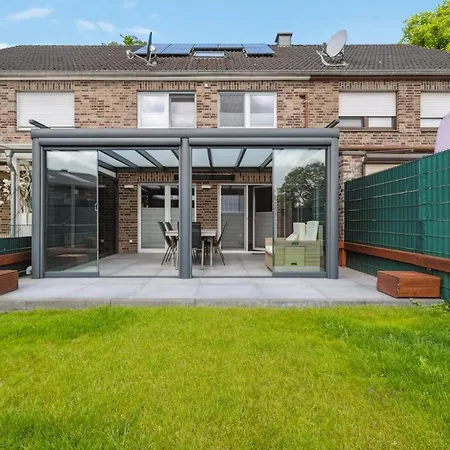 - Design & Style - Modern House With Terrace & Garden Nyaraló Wesel