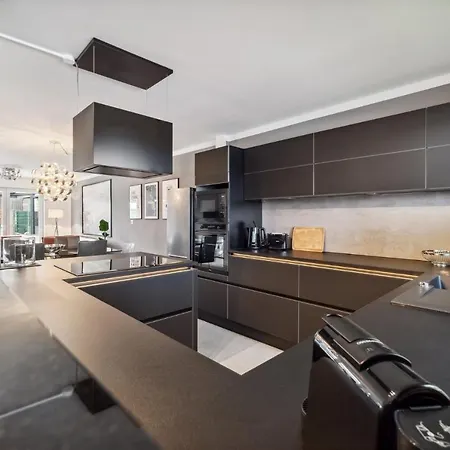 - Design & Style - Modern House With Terrace & Garden Prázdninový dům *